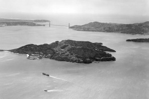 Angel Island. W tle Golden Gate Bridge, Źródło: http://angelisland.org/history/