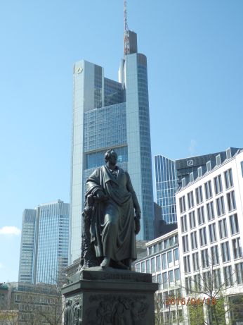 RDA nie jest jedynym powodem, dla którego bibliotekarz powinien odwiedzić Frankfurt. To tutaj odbywają się słynne targi książki oraz urodził się Johann Wolfgang von Goethe