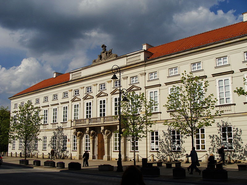 Matpol222: Pałac Tyszkiewiczów- Potockich.JPG https://commons.wikimedia.org/wiki/ File: CC-BY-SA-4.0