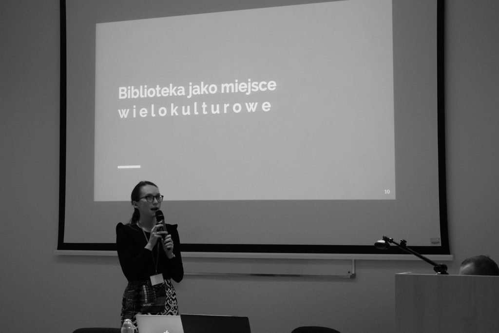 Milena Jędrzejewska prezentuje swój referat