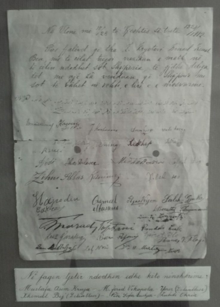 kartka papieru z podpisami