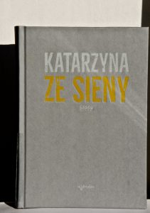 Okładka ksiązki Katarzyna z Sieny. Listy. Okładka w kolorze szarym, napis w kolorze białym i żółtym.