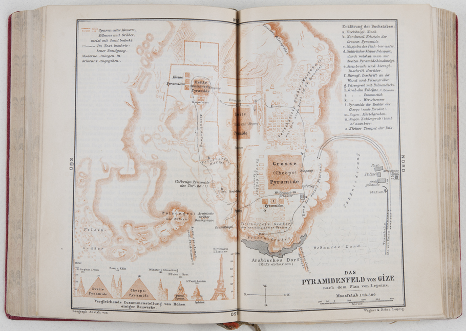 Zdjęcie rozłożonej księgi z mapą