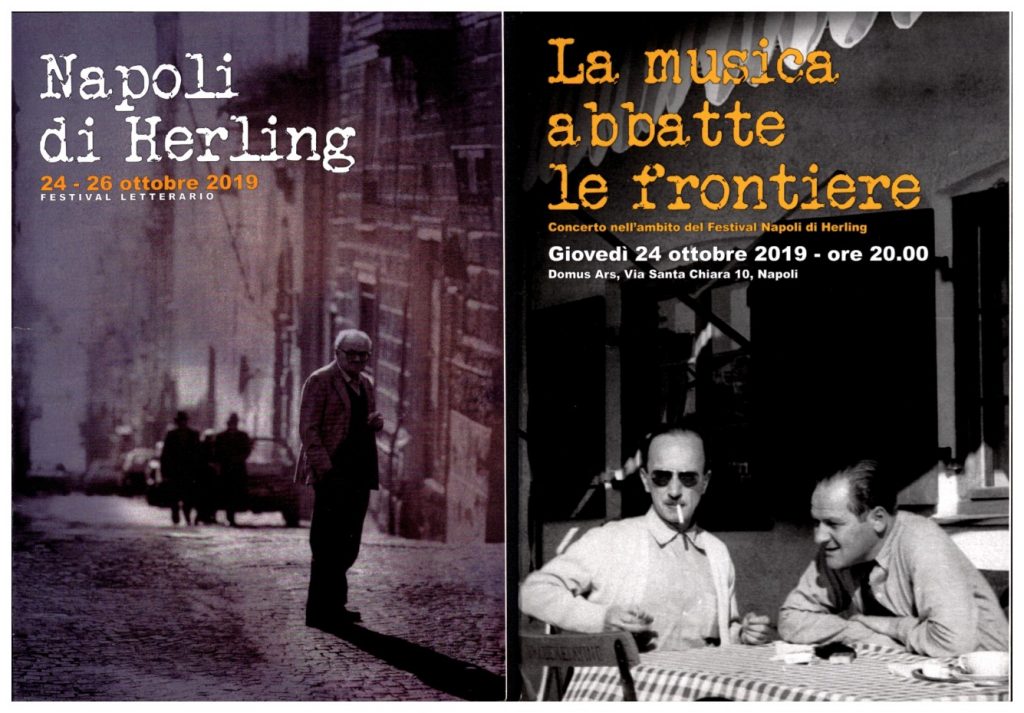 Zdjęcie okładki programu konferencji i koncertu - Napoli di Herling, La musica abbatte la frontiere. Na pierwsze okładce mężczyzna stojący na ulicy, na drugiej dwóch mężczyzn rozmawiających przy stole. 