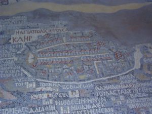 Fragment starożytnej mozaiki z przedstawieniem miasta otoczonego murami