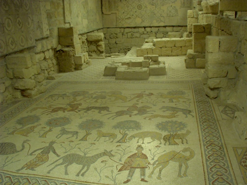 Mozaika przedstawiająca zwierzęta i ludzi