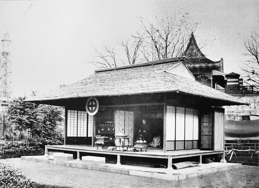 Zdjęcie pawilonu w stylu japońskim.