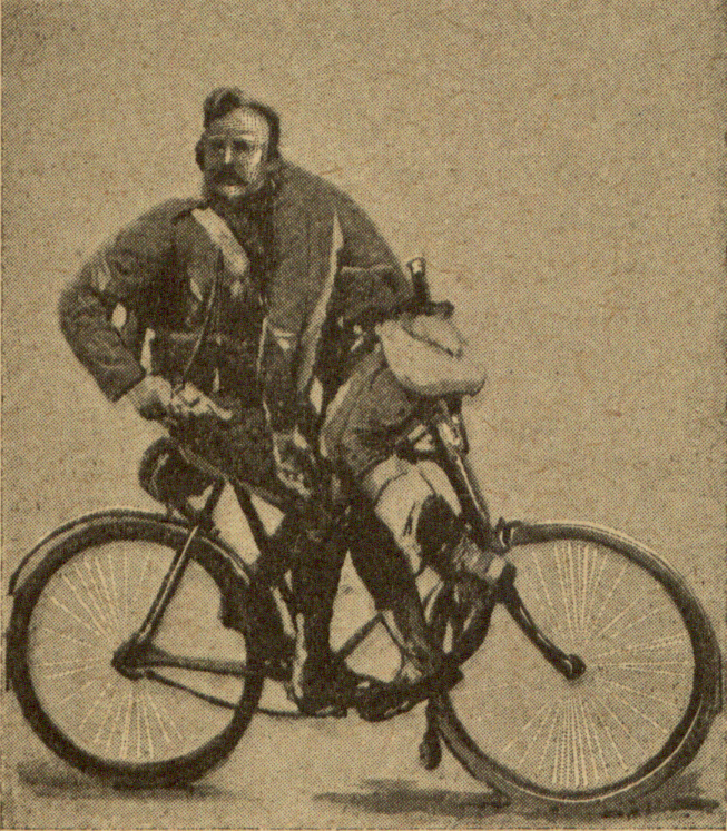 Mężczyzna wiozący na rowerze rannego żołnierza