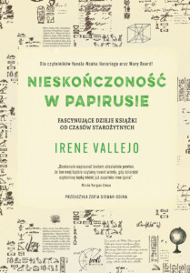 Okładka książki Nieskończoność w papirusie, na niej fragmenty tekstów w różnych alfabetach i systemach pisma.