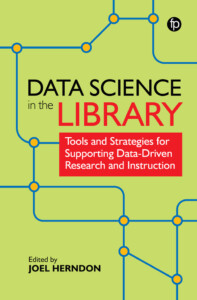 Okładka książki Data science in the library, na zielonym tle pomarańczowe kropki łączone niebieskimi liniami.