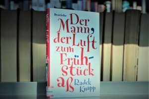 Okładka książki Der Mann, na niej tytuł czerwonymi literami, czcionką udającą pismo odręczne.