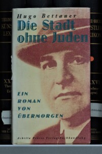 Okładka książki Dei Stad ohne Juden, na niej zbliżenie twarzy mężczyzny w kapeluszu.