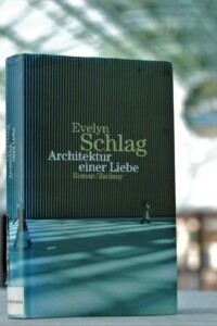 okładka książki "Architektur einer Liebe" w kolorze zielonym.