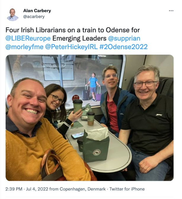Screen tweeta ze zdjęciem Brytyjskich uczestników konferencji Liber.