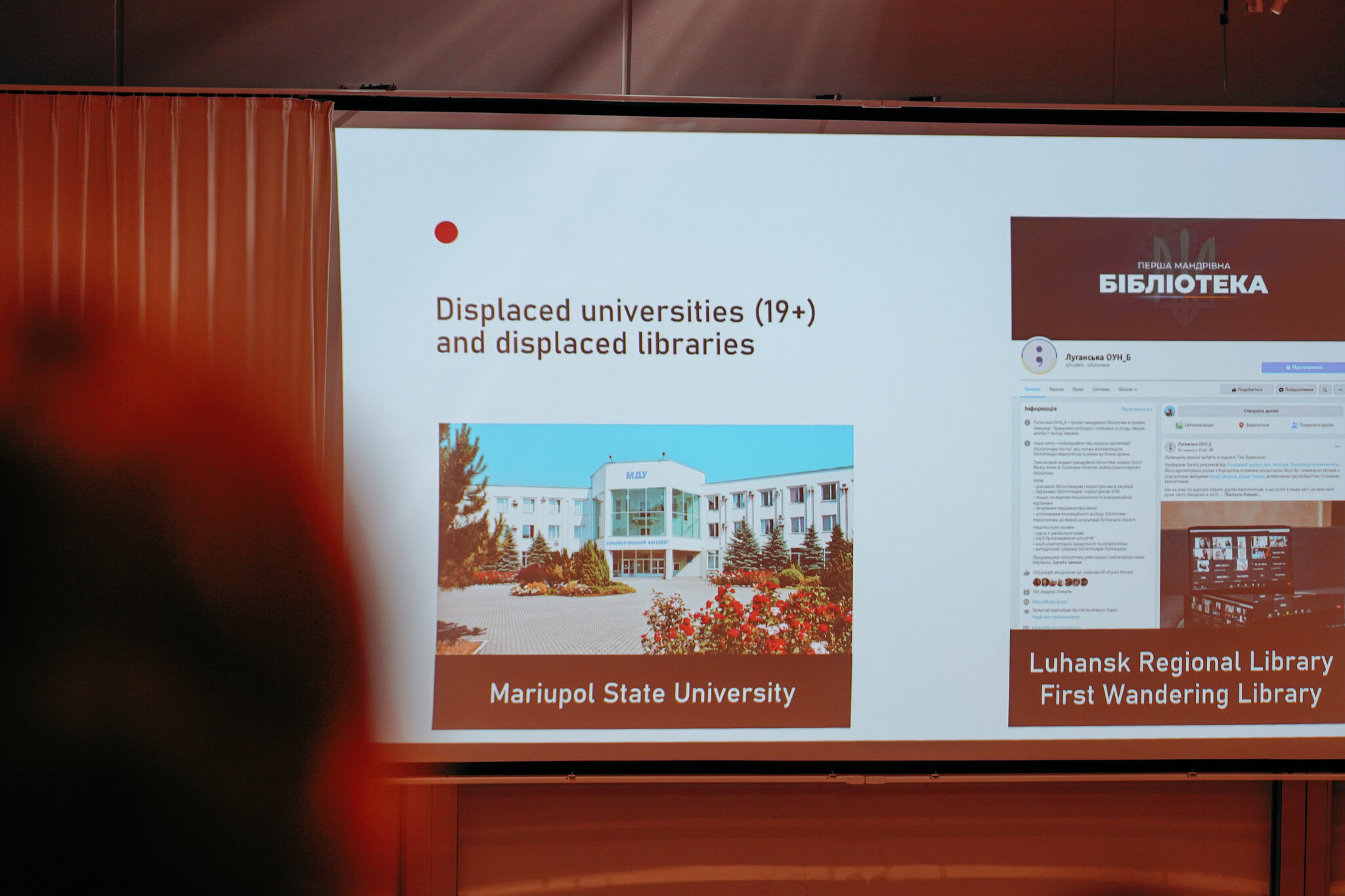 Zdjęcie slajdu z prezentacji na konferencji, na nim informacje o bibliotekach w Ukrainie..