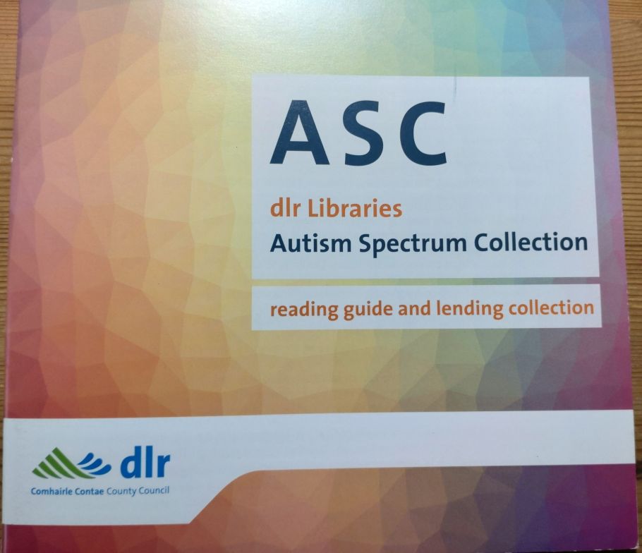 Zbliżenie napisu: ASC dlr Libraries Autism Spectrum Collection