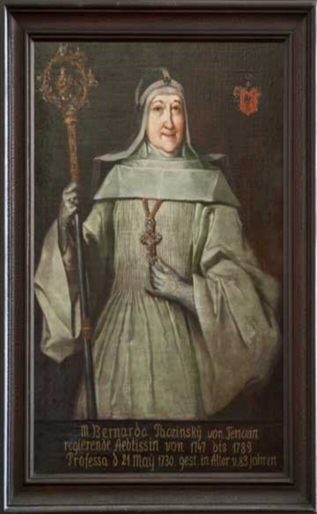 Obraz przedstawiający kobietę w białym płaszczu. Portret ksieni Paczyńskiej