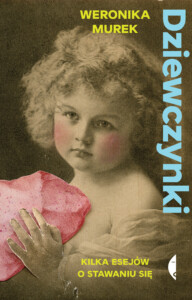 Okładka książki Dziewczynki, na niej zdjęcie  małej dziewczynki w tonacji sepii z pokolorowanymi na różowo policzkami.