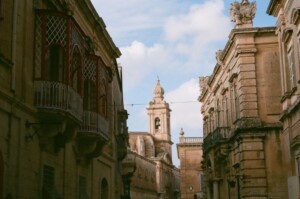 Mdina: balkony i dzwonnica